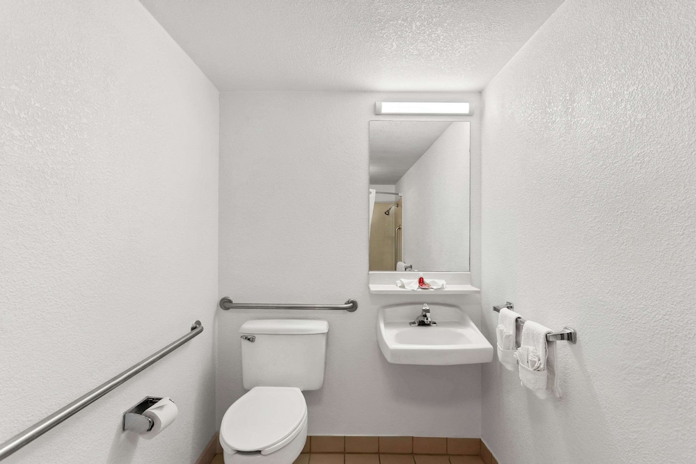 Econo Lodge Willowbrook, Photo 3