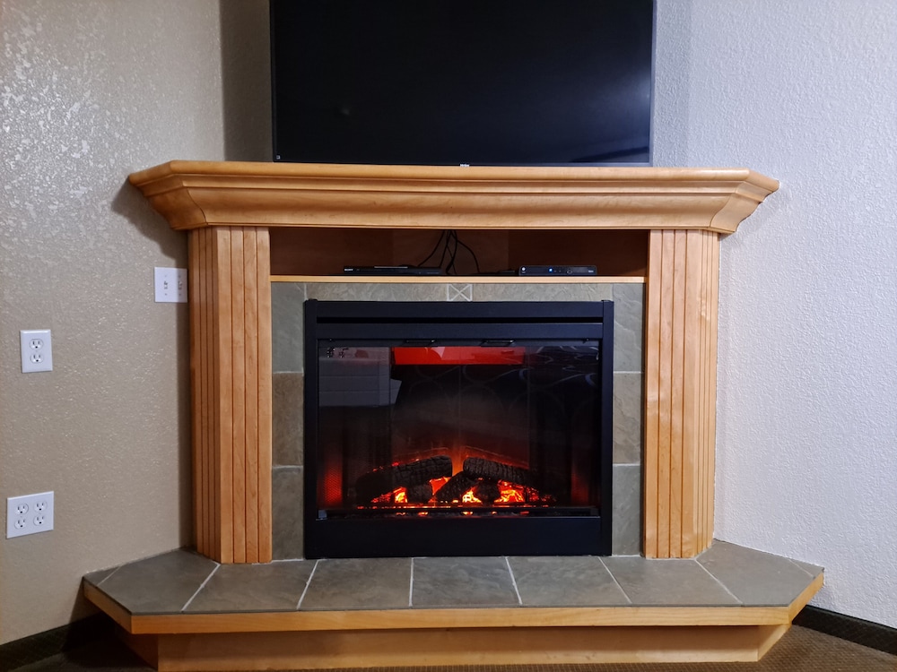 Suite, 1 King Bed, Fireplace photo 3