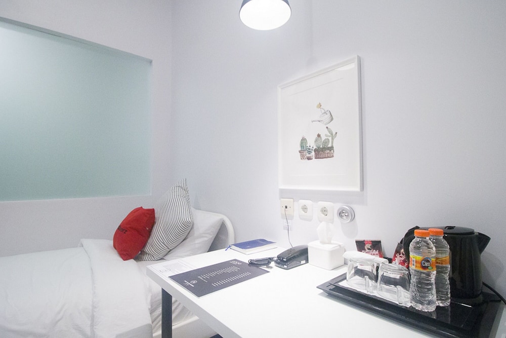 Double Room (Reddoorz) photo 2