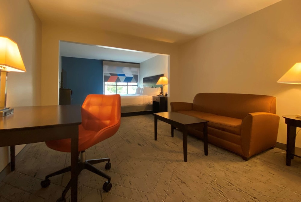 Upgraded, Standard Room, 1 King Bed - Photo 1