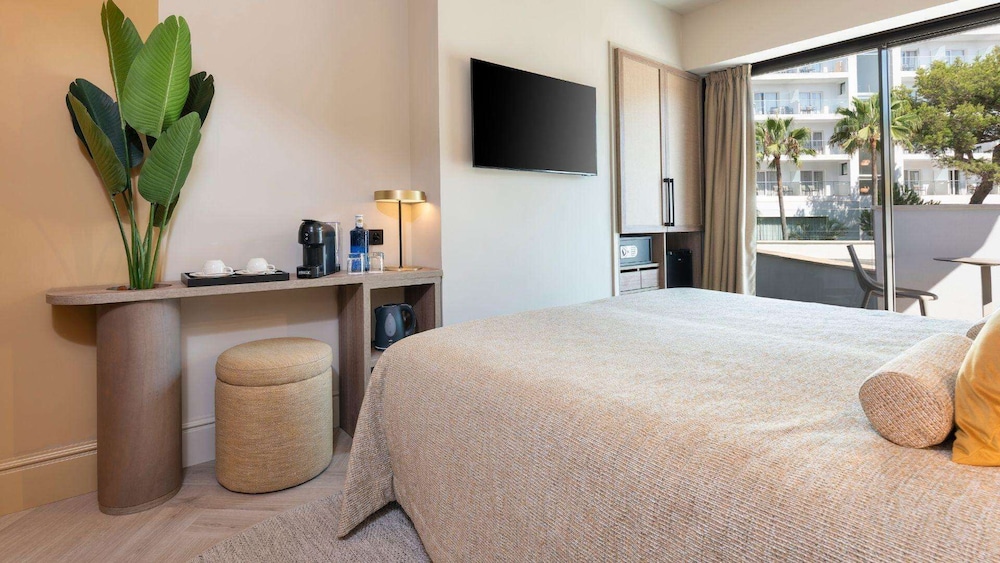 Double Room Single Use, Pool View photo 2
