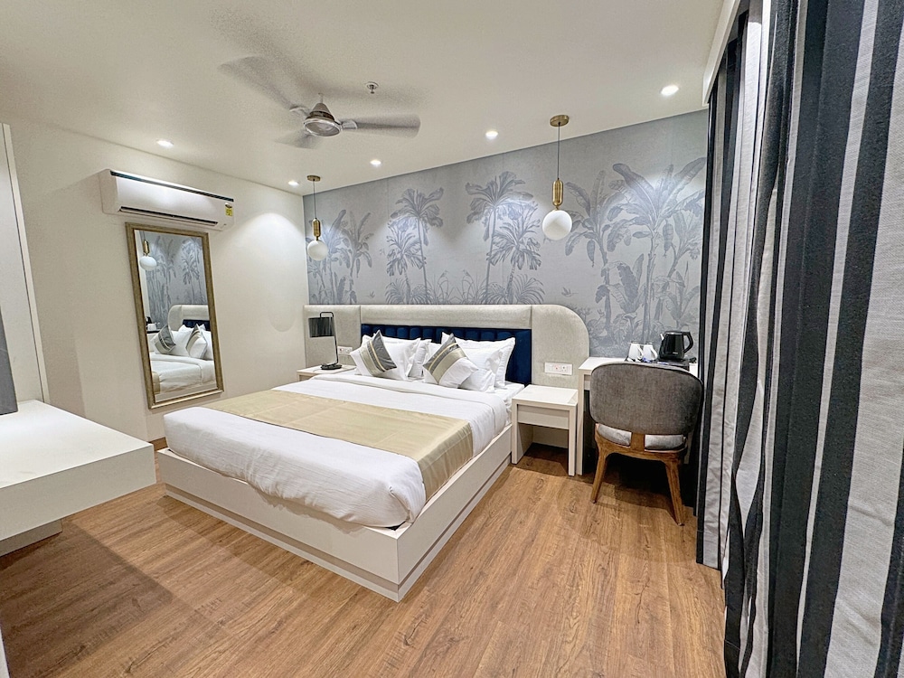Standard Double or Twin Room, No Windows - Photo 21