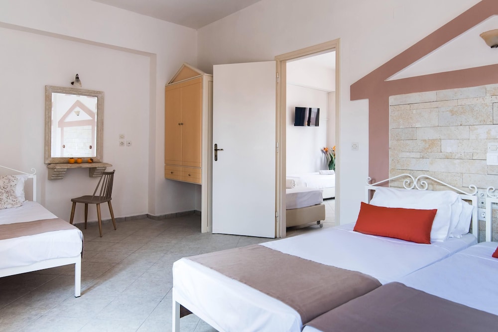 Family Apartment, 1 Bedroom, Pool View