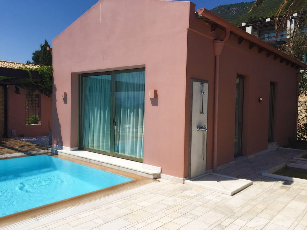 Villa, Private Pool, Sea Facing photo 2