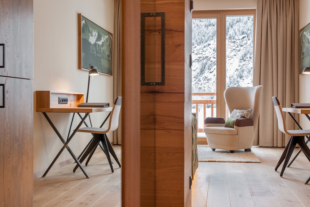 Double Room, Balcony, Mountain View (Alpin South + entrance to AQUA Dome) photo 3