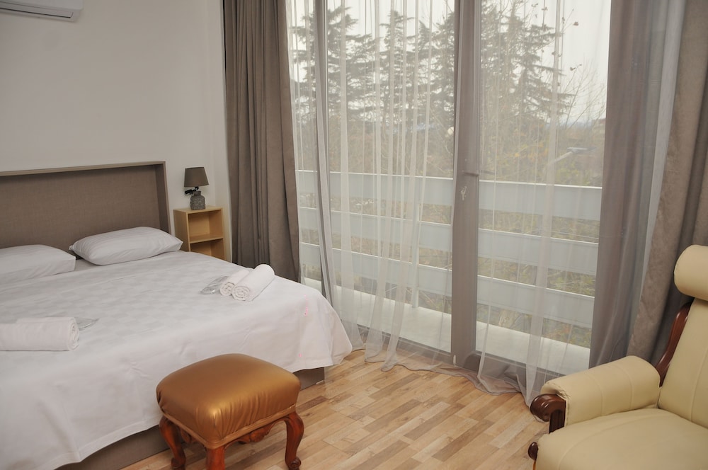 Suite, Balcony