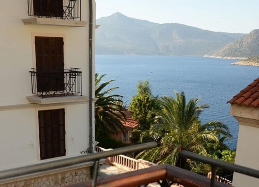 Room, Partial Sea View - Photo 4