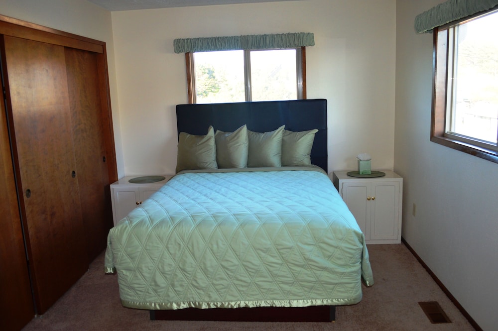 House, 2 Bedrooms, Hot Tub, Oceanfront photo 1