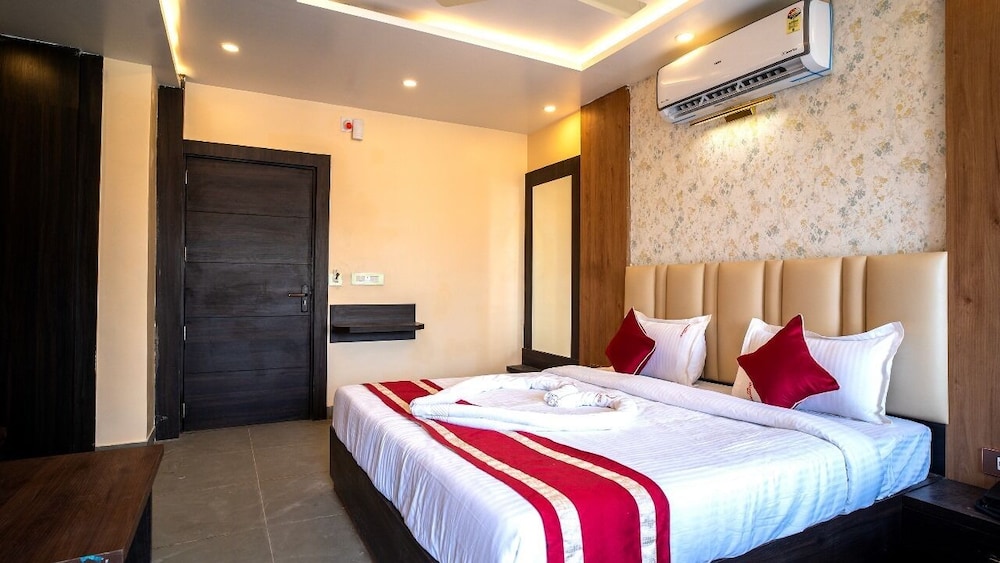 Deluxe Double Room, Balcony, City View photo 2