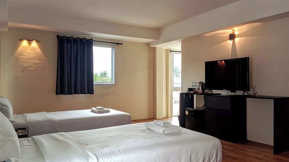 Deluxe Studio, 2 Twin Beds, Beach View