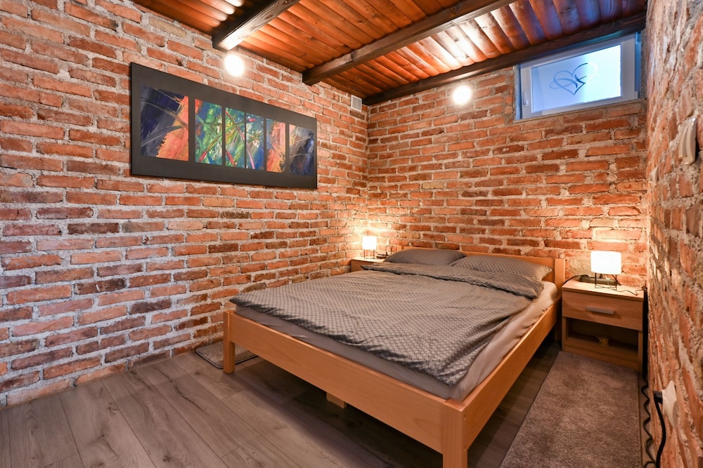 Family House, Multiple Bedrooms, 2 Bathrooms, Mountainside (AquaHaven With Private Pool And) photo 3