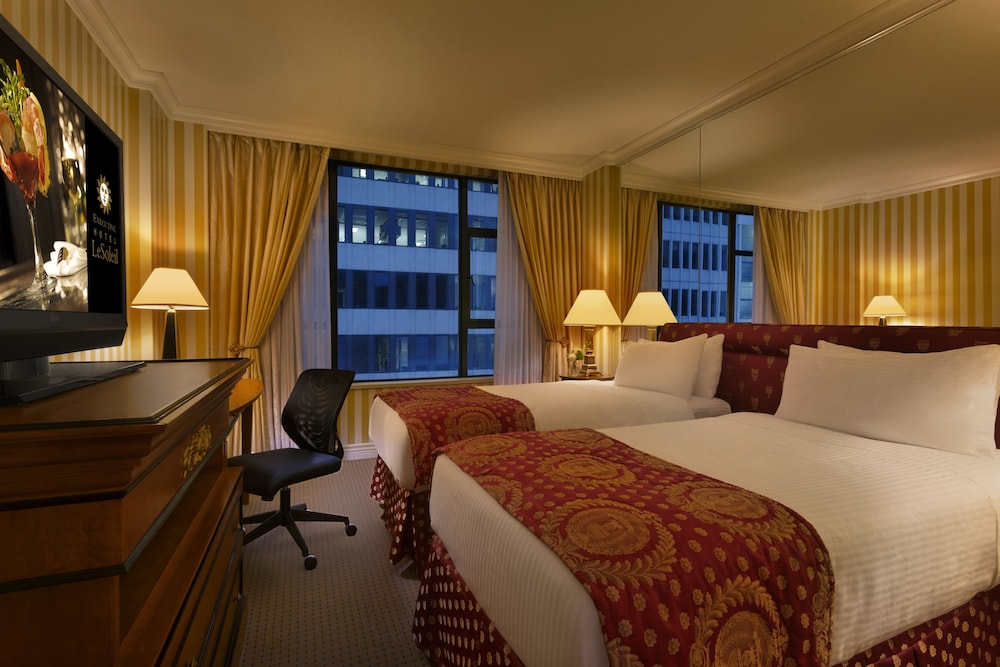 Executive Suite, 1 Bedroom (Two Twin Beds with Sofa Bed)