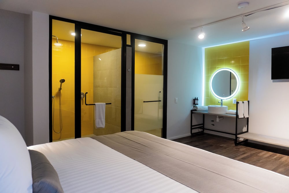 Deluxe Room - Photo 5