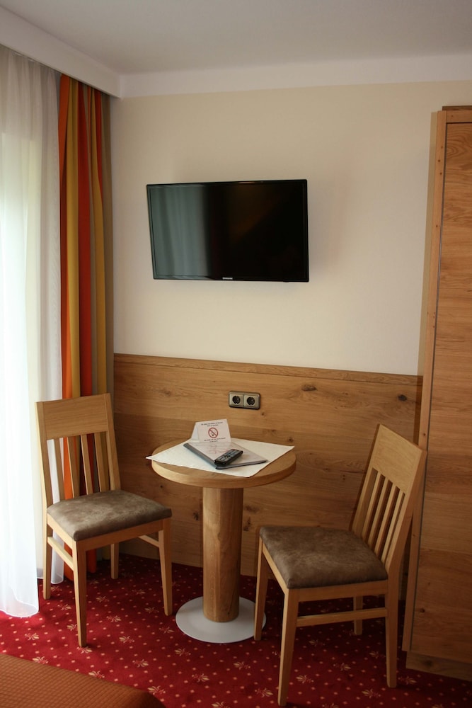 Triple Room, Balcony (Schwarzenstein) photo 2