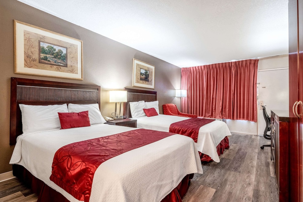 Standard Room, 2 Double Beds, Smoking photo 2