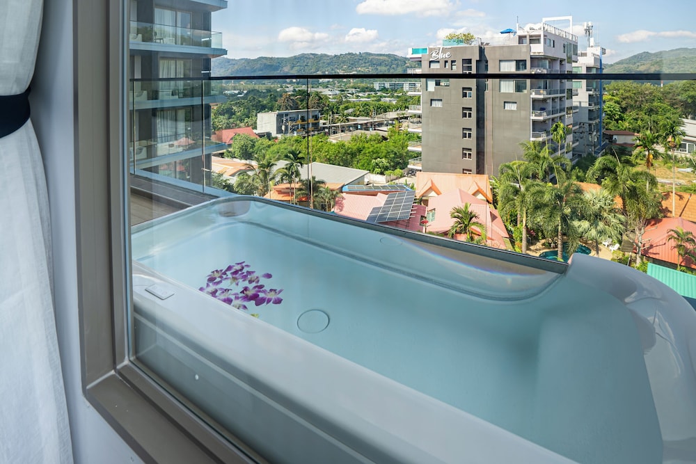 Super Deluxe Double with Bathtub photo 3