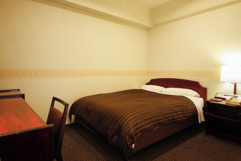 Double Room, Smoking