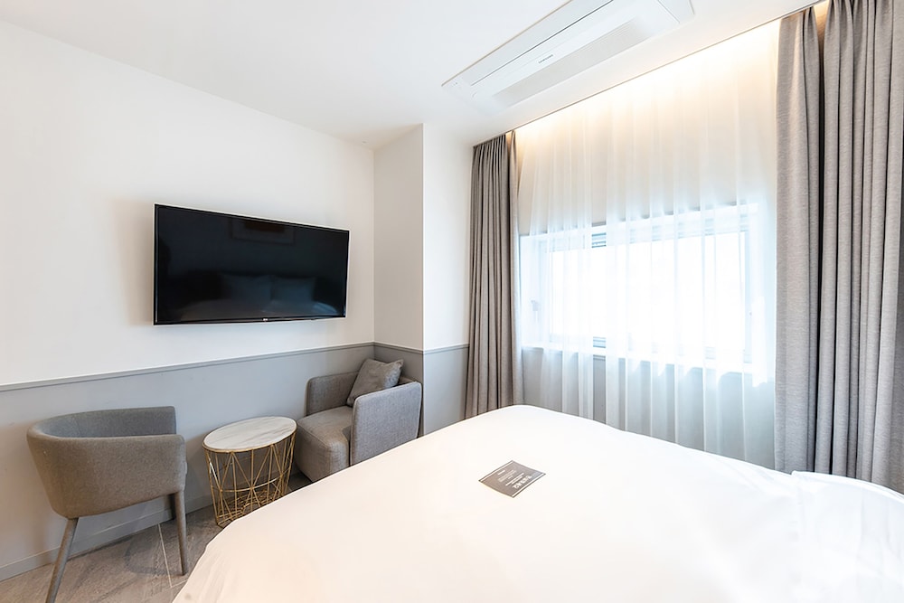 Standard Room -Breakfast Included,Unlimted Starbucks Coffee Bean,OTT Available - Photo 7