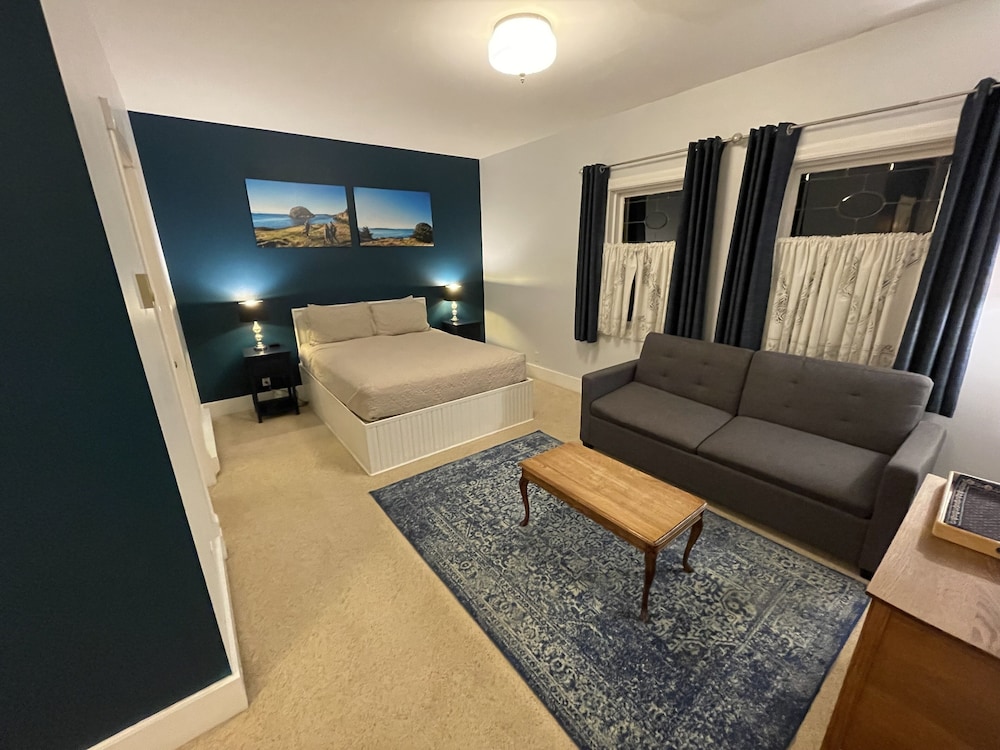 ROOM THREE photo 1