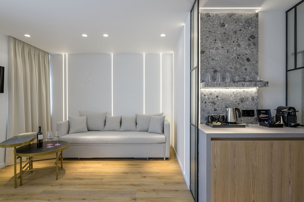 Acropolis Suite photo 2