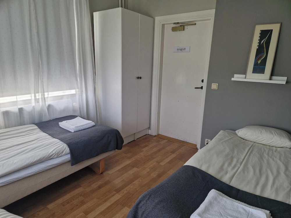 Economy Twin Room photo 1