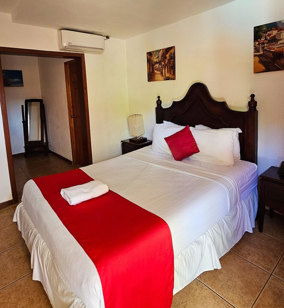 Standard Single Room, 1 Queen Bed photo 1