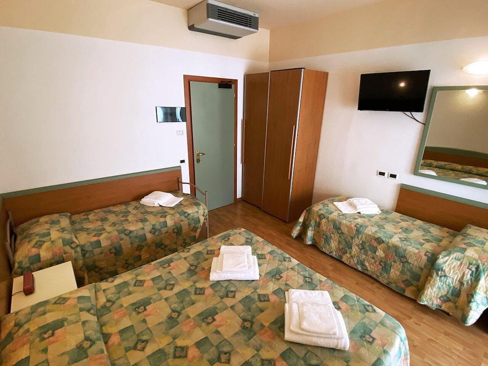 Standard Room photo 3