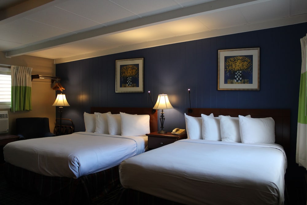 Room, 2 Queen Beds, Non Smoking, Refrigerator & Microwave - Photo 6