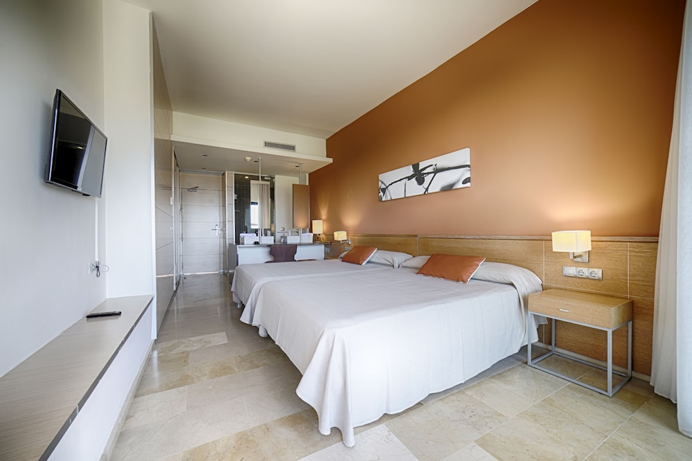 Triple Room, Sea View (2 Adults + 1 Child) photo 2