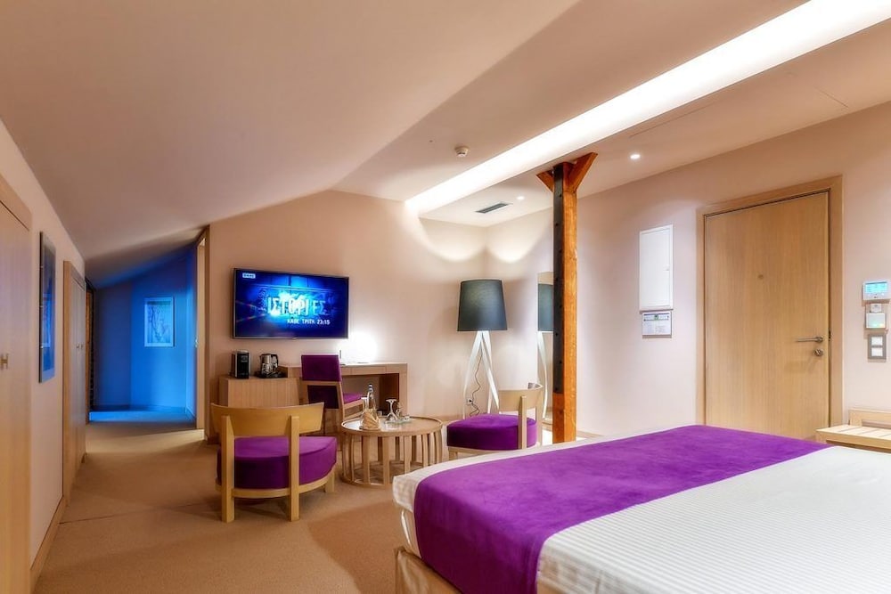 Panoramic Suite, Lake View photo 3