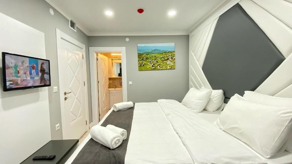 Deluxe Suite - Photo 1