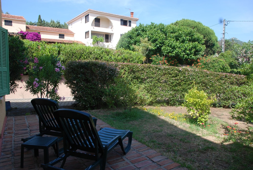 Classic Apartment, 2 Bedrooms, Garden View photo 2