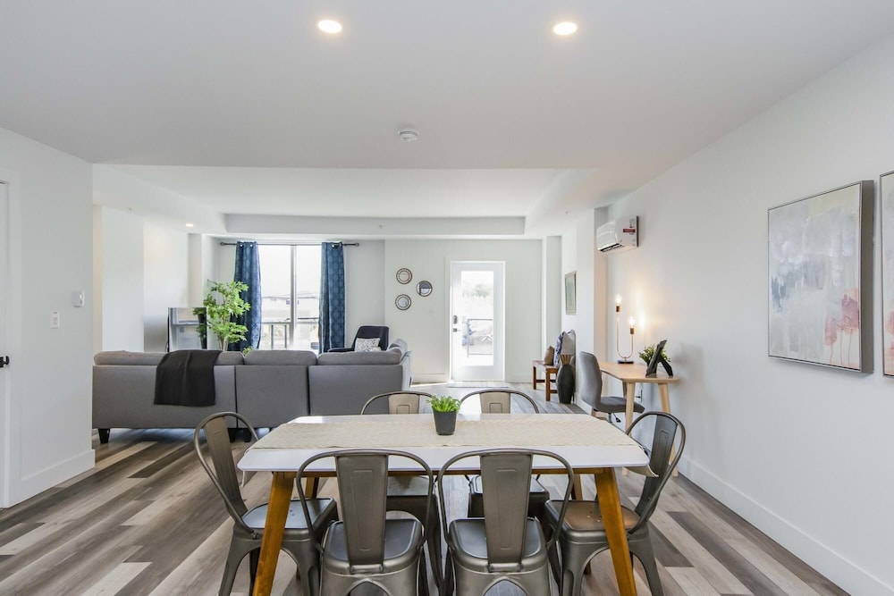 Luxurious 3 Bedroom Brand NEW Town House, 사진 58