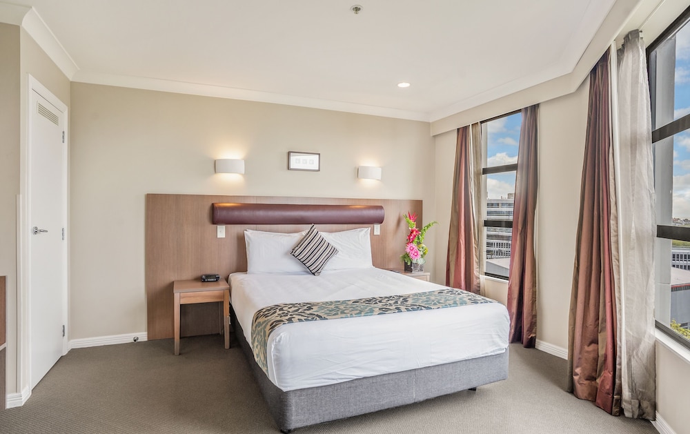 Executive Suite - Photo 1