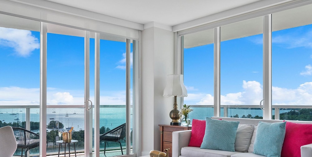 Deluxe Apartment, 1 King Bed with Sofa bed, Balcony, Ocean View1002.02 photo 1