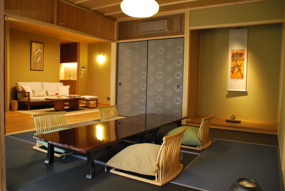 Twin Room With Two Semidouble Beds photo 3