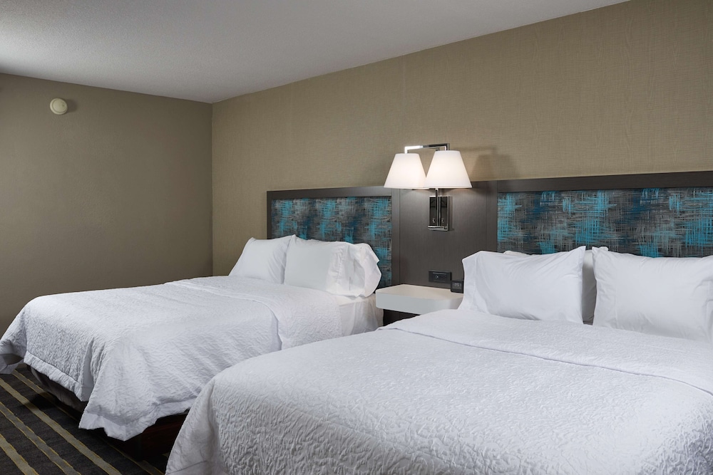 Two Queen Beds - Photo 2