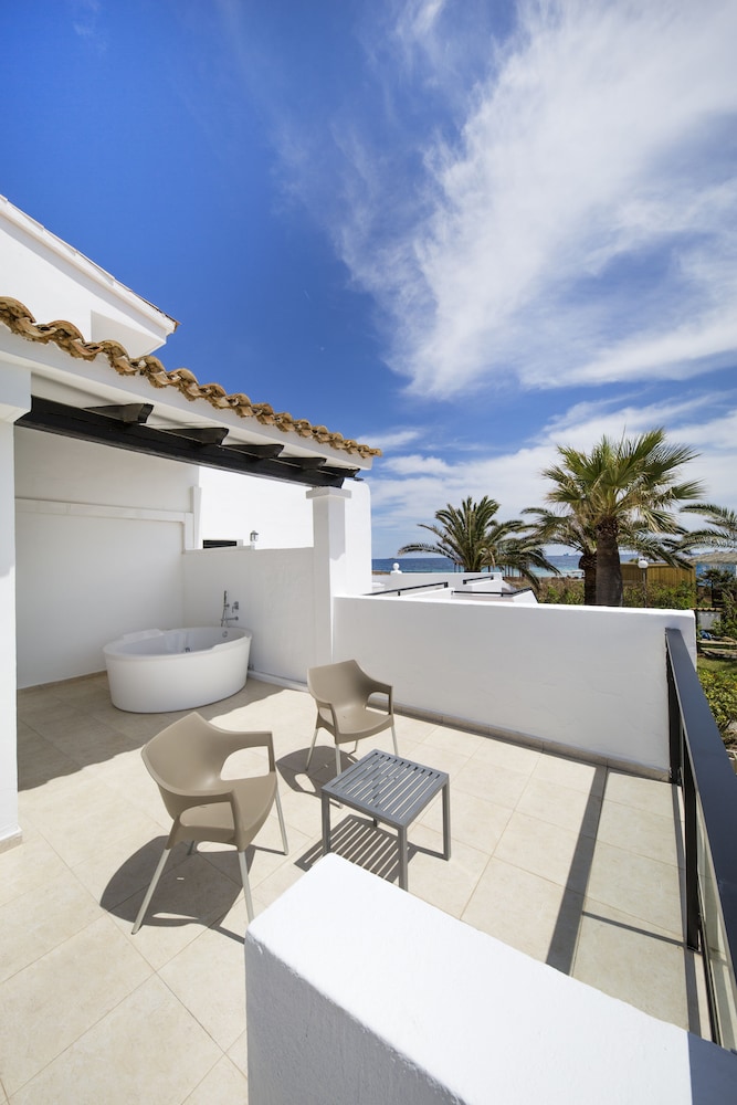 Superior Double Room, Jetted Tub (2 adults and 1 child)