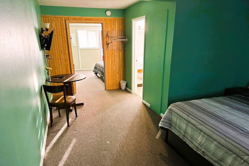 Room, 2 Queen Beds (Double) - Photo 3