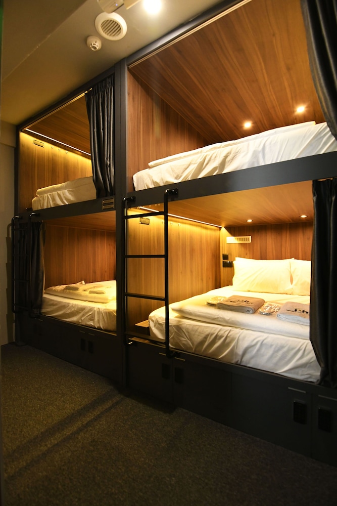 Private Room with 4 Double Pods photo 1