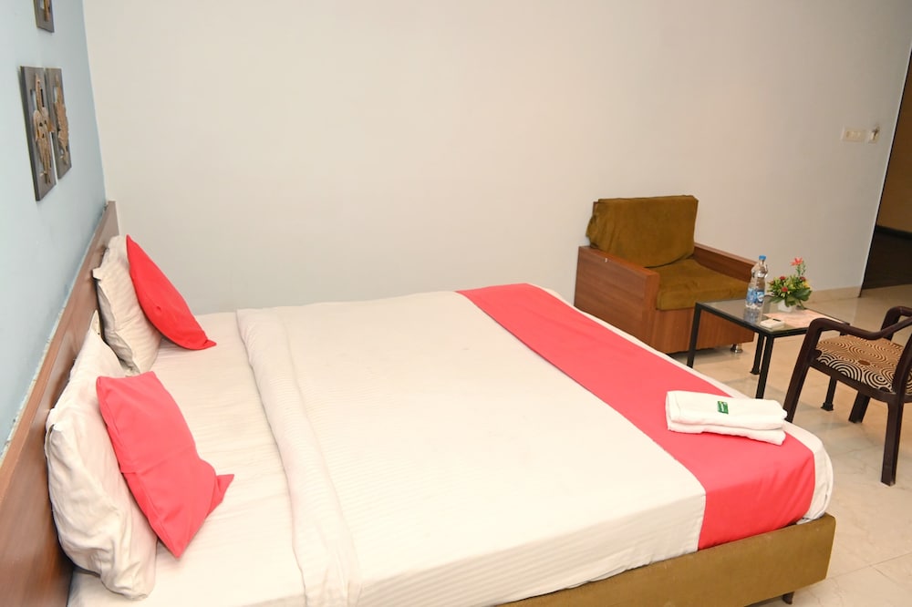 Double Room, 1 King Bed, Smoking