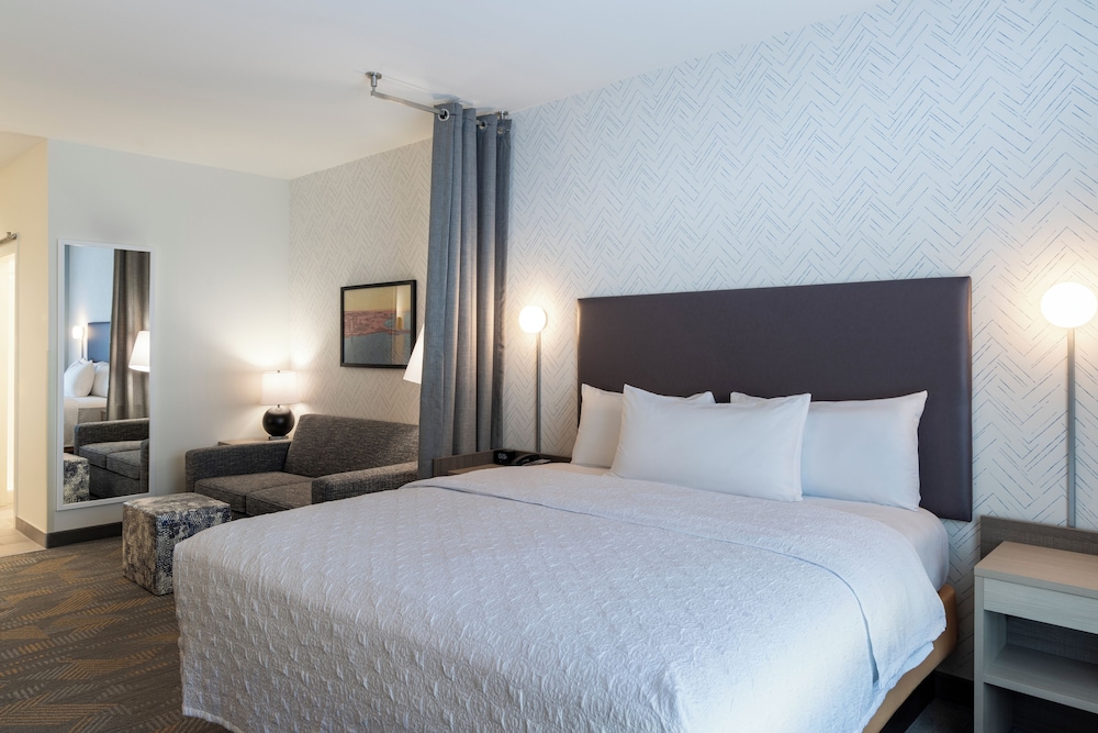 Studio Suite, 1 King Bed, Accessible, Bathtub - Photo 1
