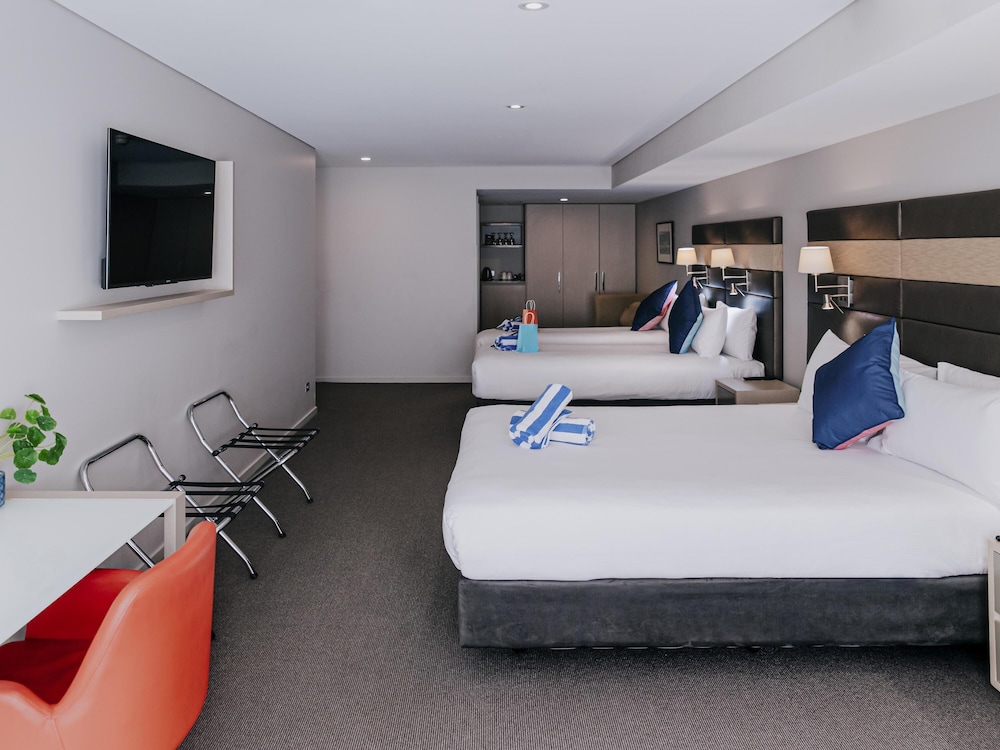 Superior Family Accessible Room, 1 Queen and 2 Single Beds - Photo 7