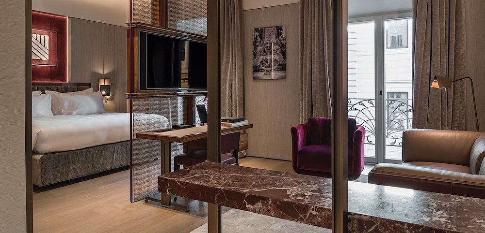 Deluxe Suite 5