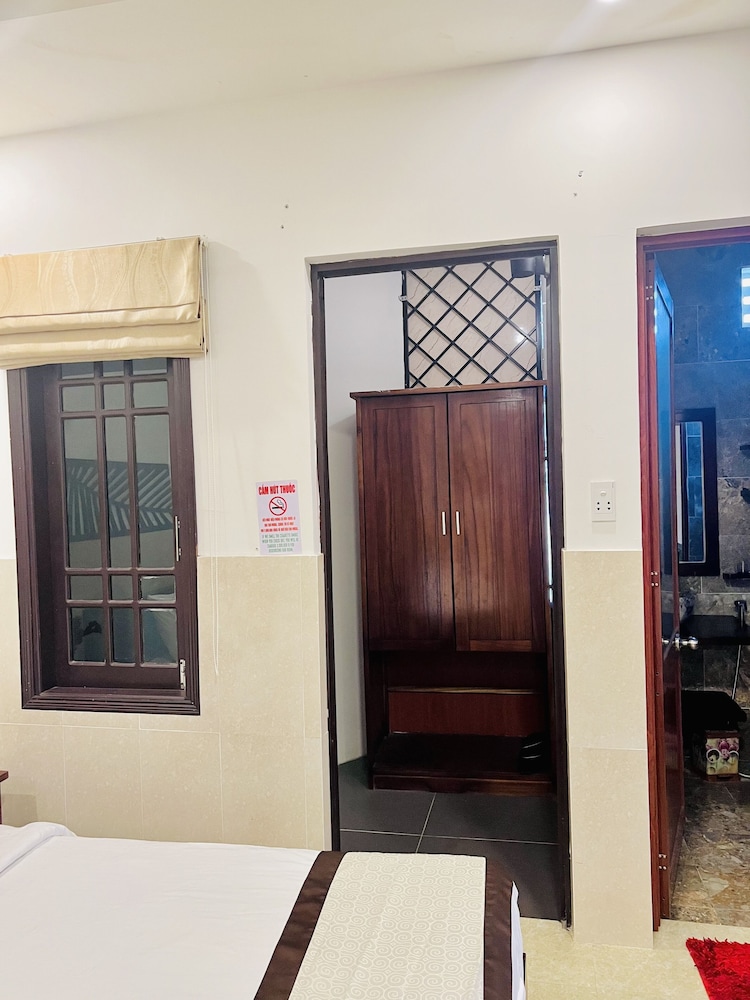 Family Room - Photo 25