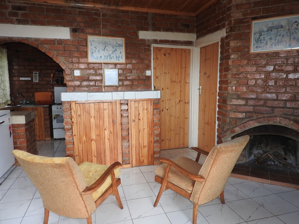 Basic Cottage, Lake View (Zomwe) photo 1