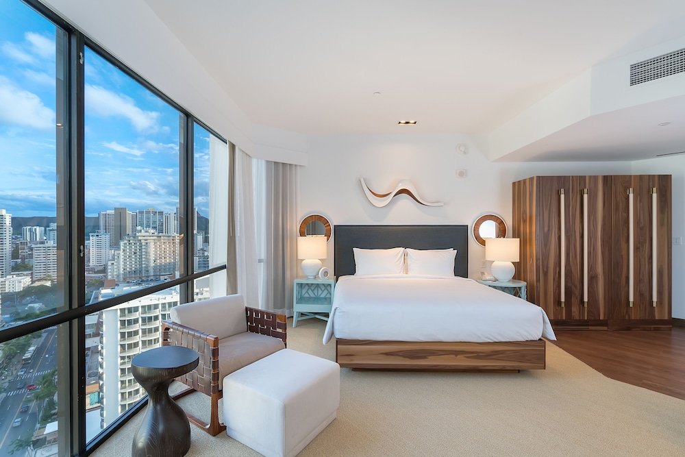 Suite, 1 King Bed with Sofa bed, City View