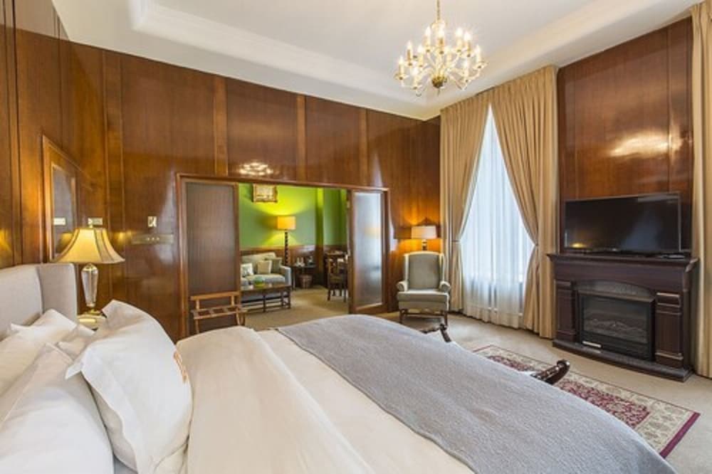 King Suite - Photo 3