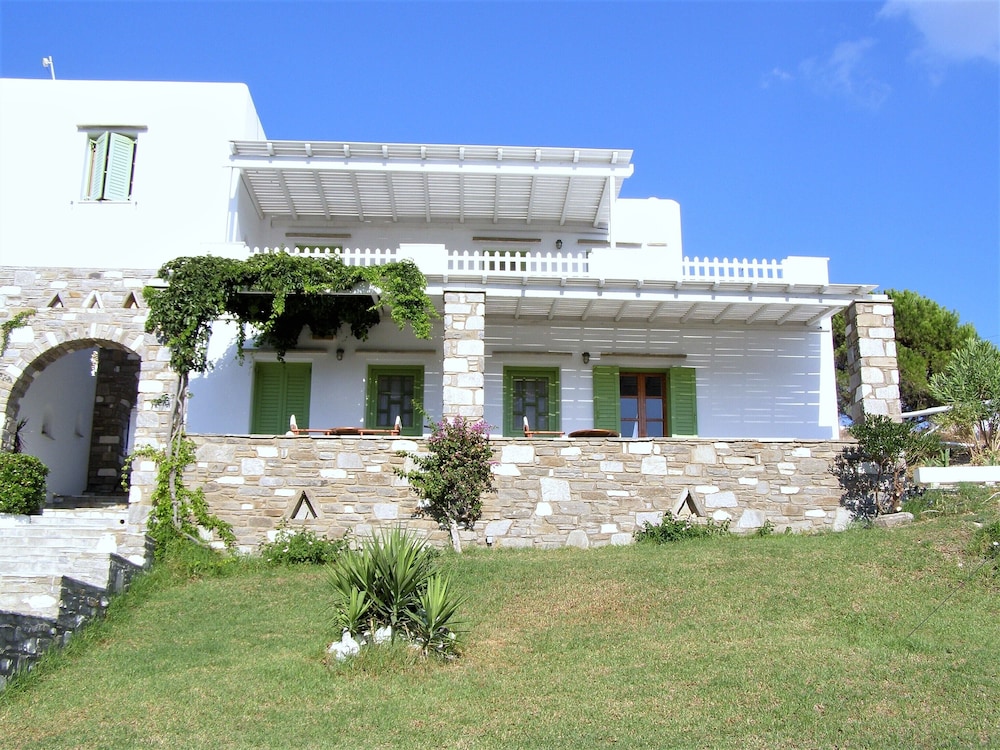 Connecting Studio for 4 Partial Sea View