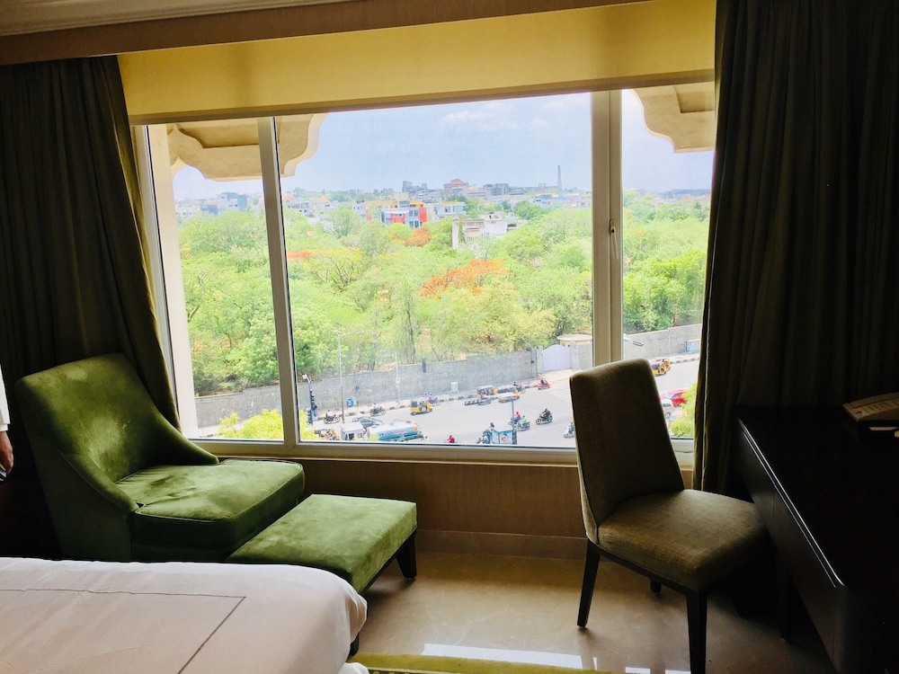 Luxury Suite, 1 King Bed, Terrace - Photo 8